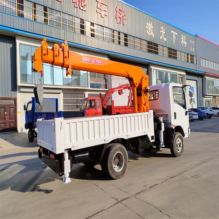 开原市三轮随车吊定制 农用改装机自备吊中瑞长期出售